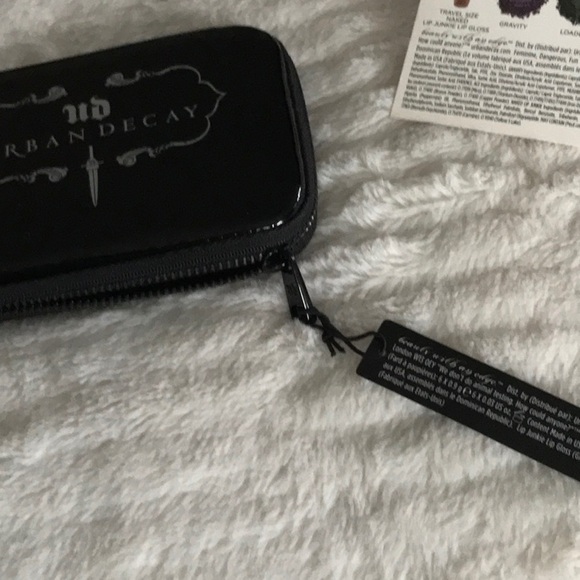 NIB Urban Decay The Dangerous Palette - Picture 5 of 11